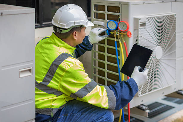 Professional Hvac Installation technician working in Edgemoor, DE